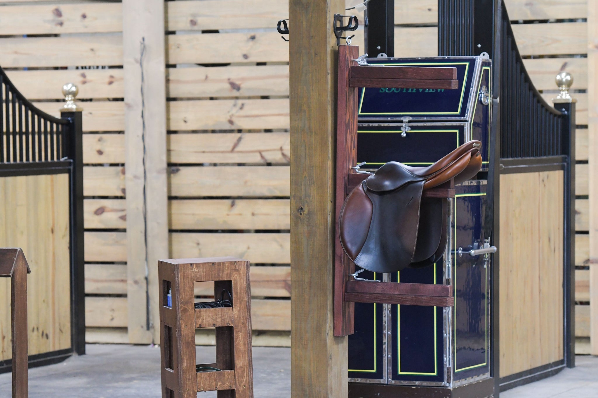 Movable Saddle Rack Hanging Saddle Rack – Dalman Jump Co